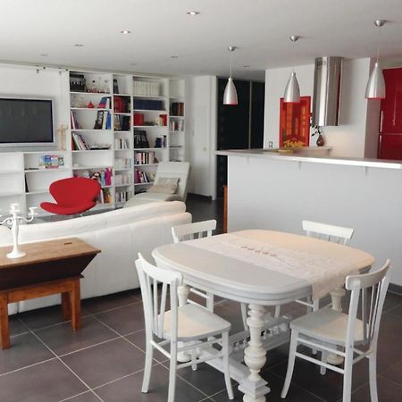 Awesome Apartment In Sauvian With Wifi Kültér fotó