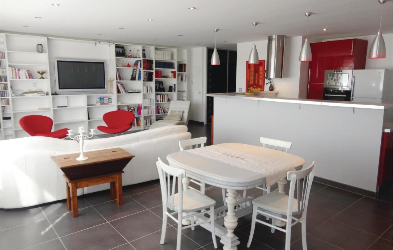 Awesome Apartment In Sauvian With Wifi Kültér fotó