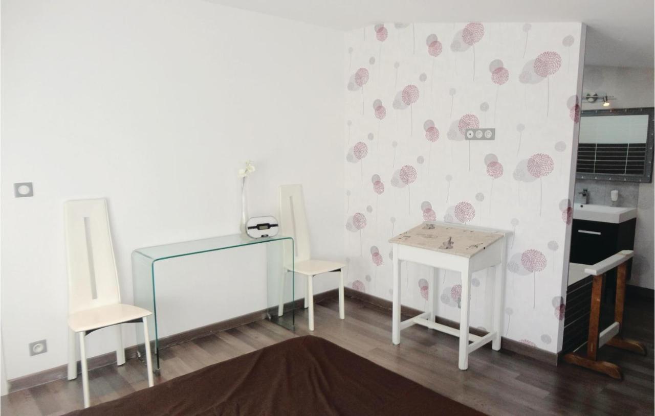 Awesome Apartment In Sauvian With Wifi Kültér fotó