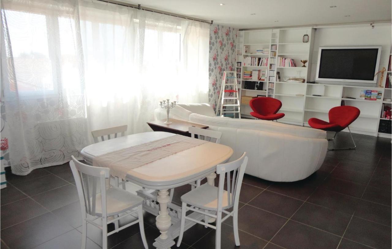 Awesome Apartment In Sauvian With Wifi Kültér fotó